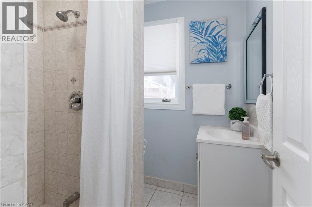 2448 Wilson Street W, Ancaster, ON - Indoor Photo Showing Bathroom