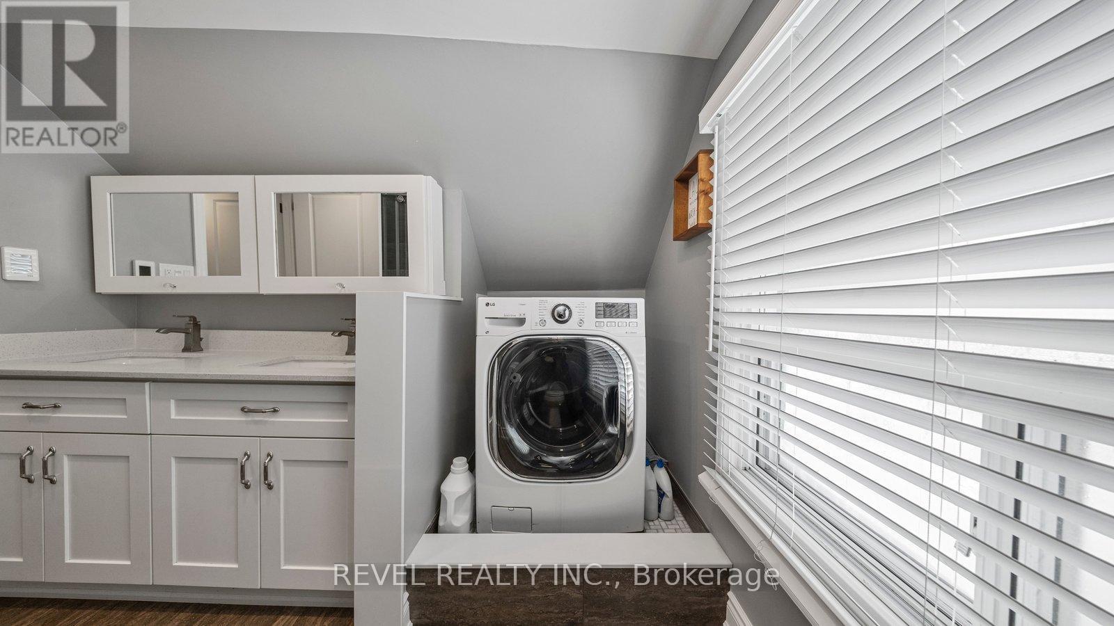 6 Decou Road, Norfolk, ON - Indoor Photo Showing Laundry Room