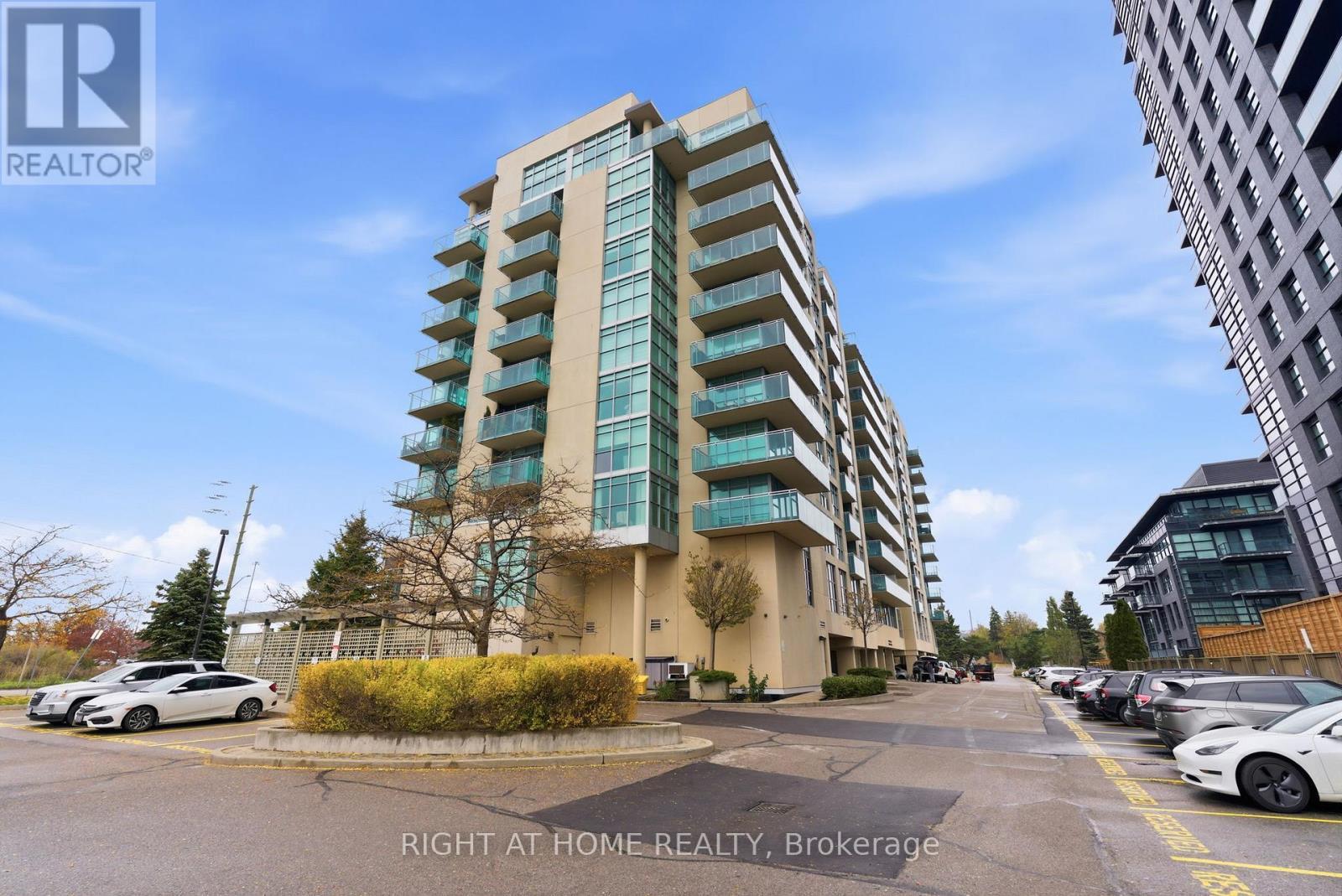 711 - 1600 Charles Street, Whitby (Port Whitby), ON - Outdoor With Balcony With Facade