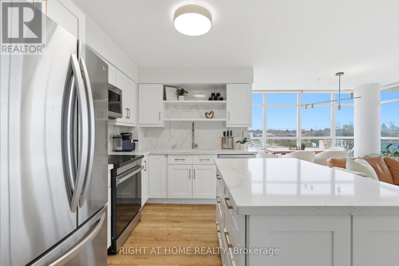711 - 1600 Charles Street, Whitby (Port Whitby), ON - Indoor Photo Showing Kitchen With Stainless Steel Kitchen