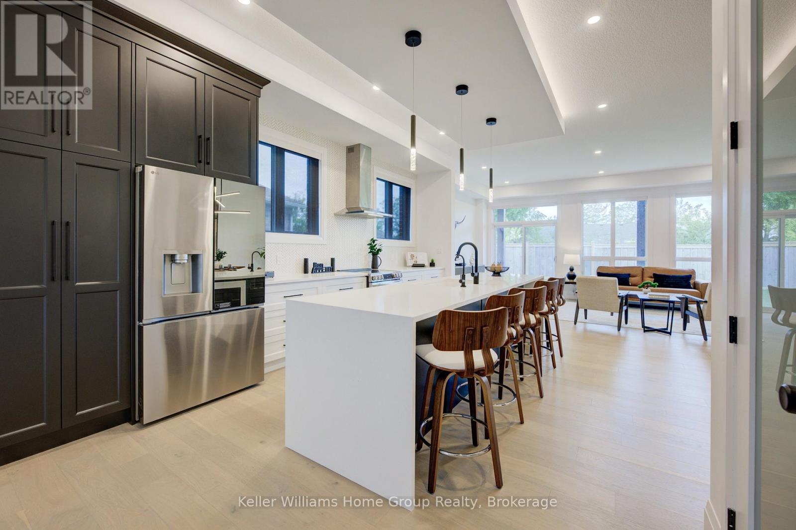 62 Lovett Lane, Guelph (Kortright West), ON - Indoor Photo Showing Kitchen With Upgraded Kitchen