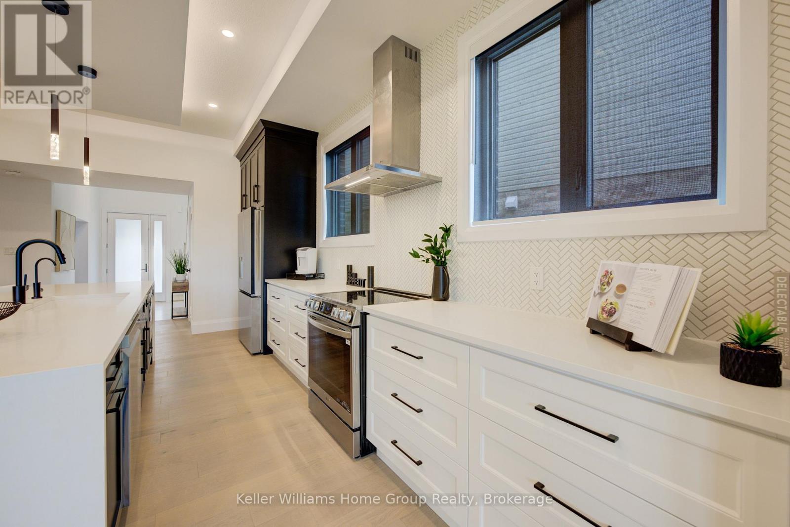 62 Lovett Lane, Guelph (Kortright West), ON - Indoor Photo Showing Kitchen With Upgraded Kitchen