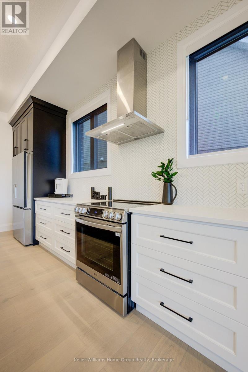62 Lovett Lane, Guelph (Kortright West), ON - Indoor Photo Showing Kitchen