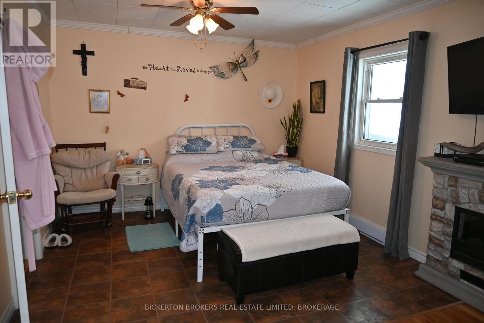 248 Cemetery Road, Gananoque, ON - Indoor Photo Showing Bedroom