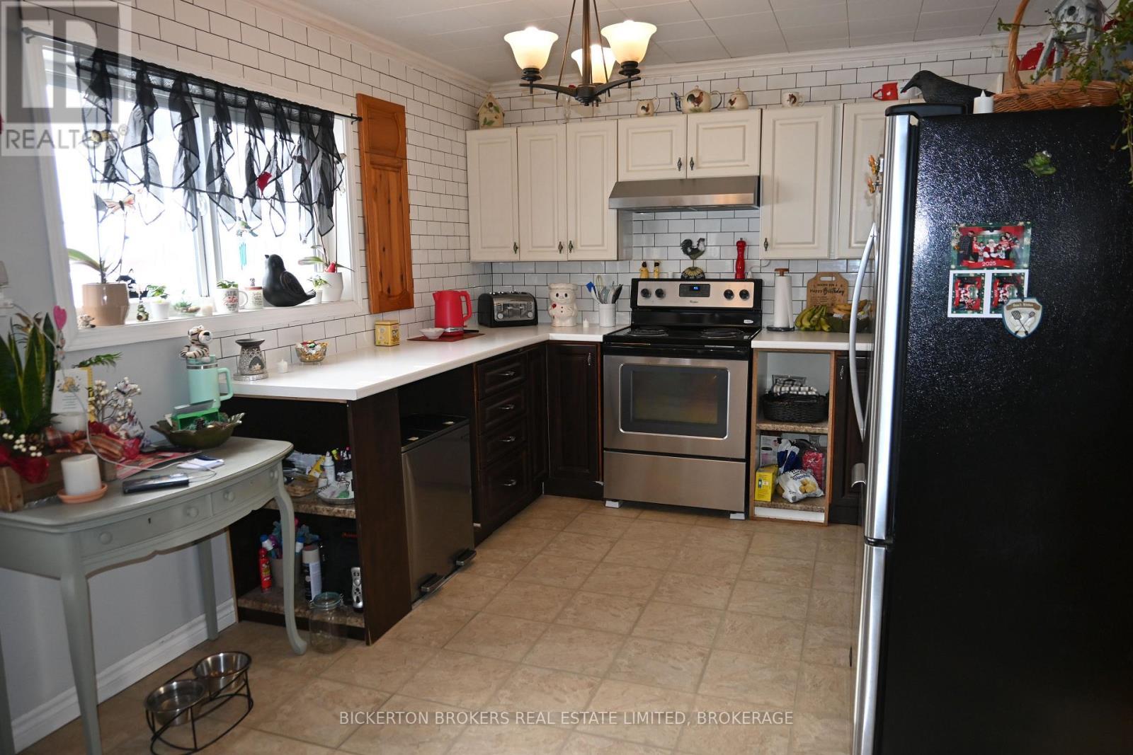 248 Cemetery Road, Gananoque, ON - Indoor Photo Showing Kitchen