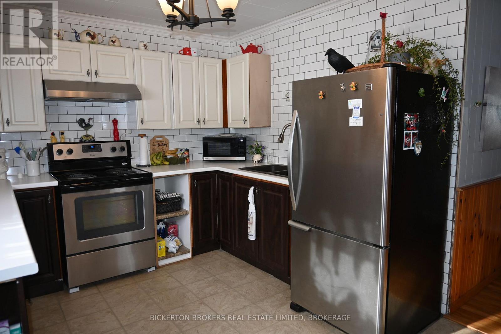 248 Cemetery Road, Gananoque, ON - Indoor Photo Showing Kitchen