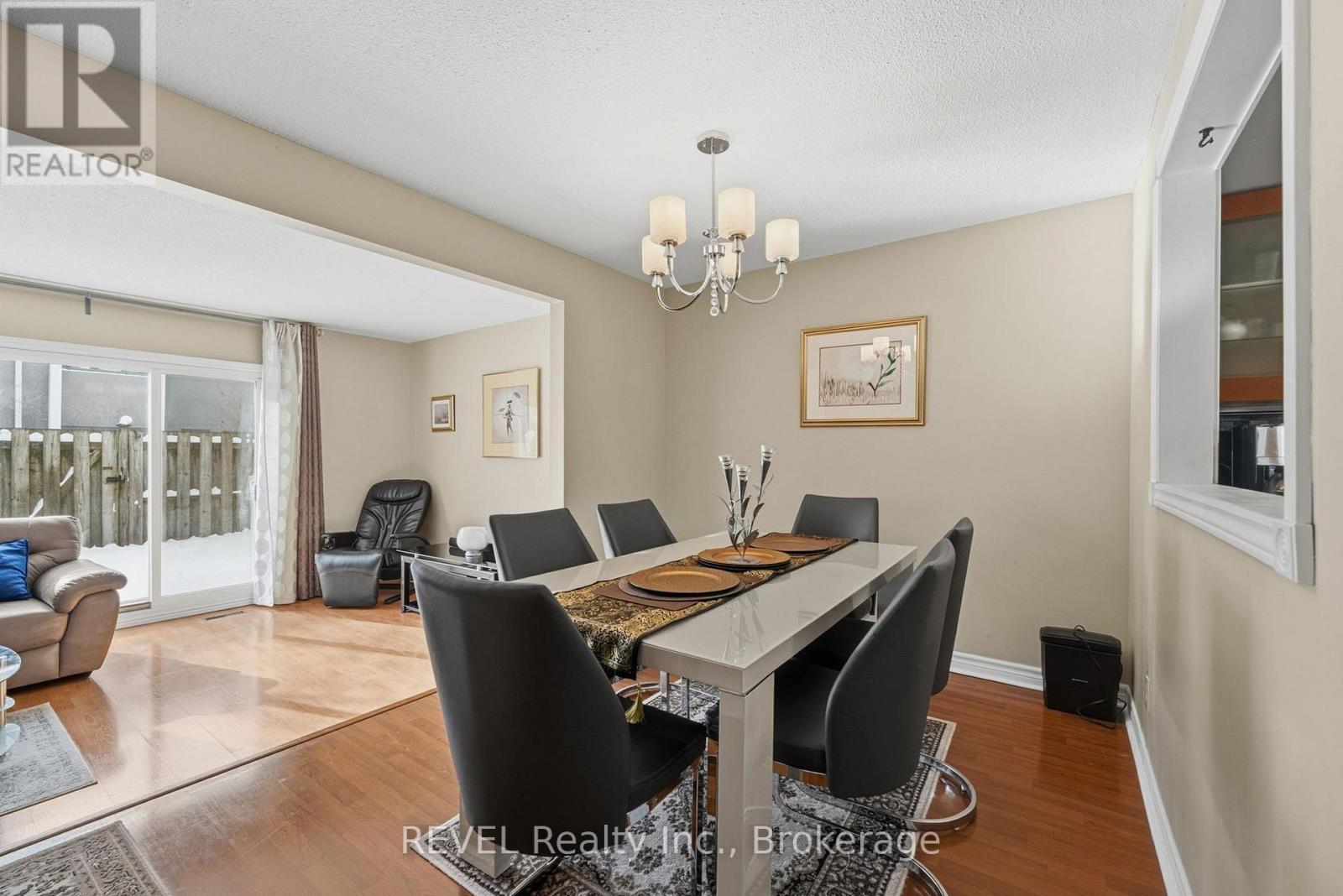 69 - 6767 Thorold Stone Road, Niagara Falls (Stamford), ON - Indoor Photo Showing Dining Room