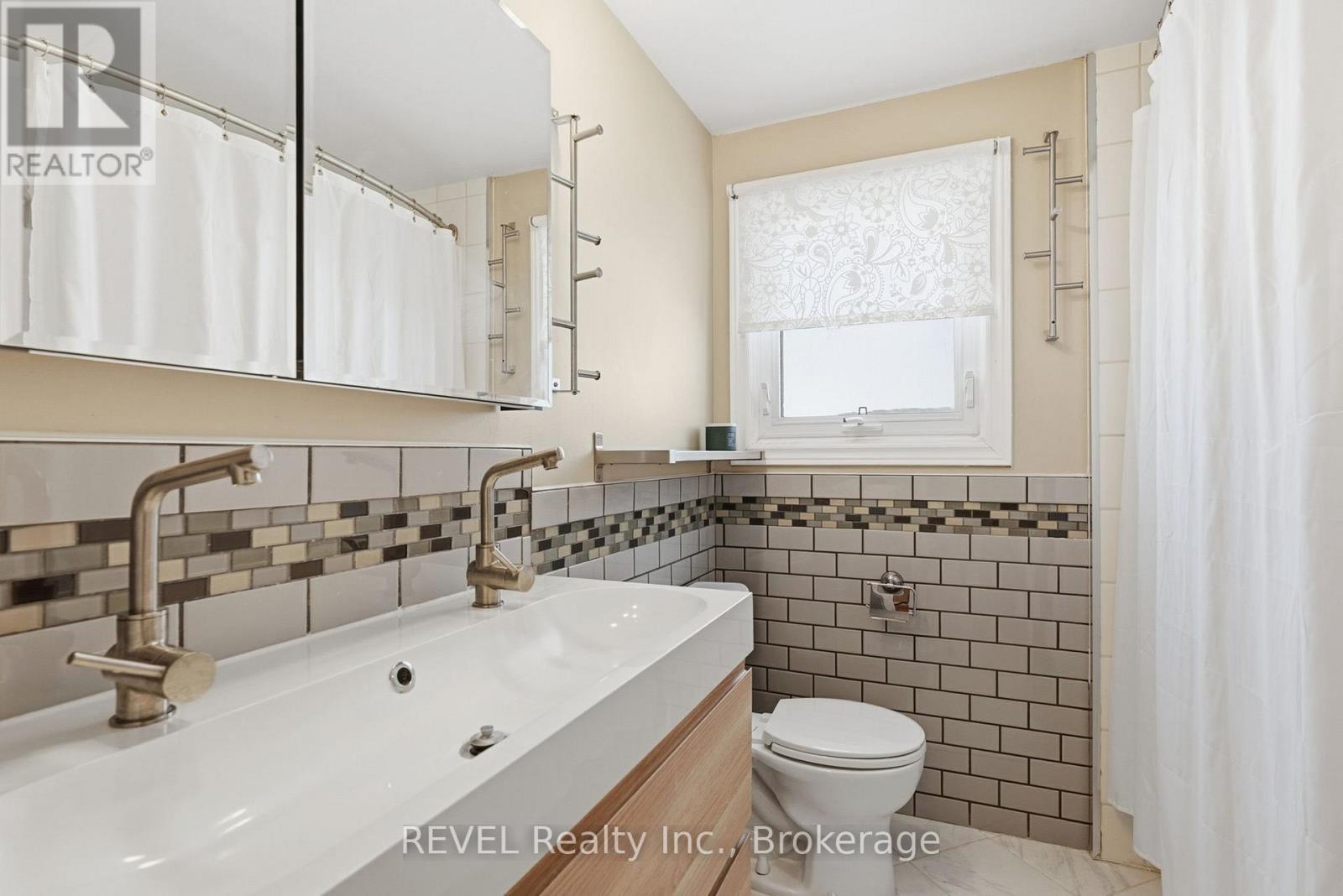 69 - 6767 Thorold Stone Road, Niagara Falls (Stamford), ON - Indoor Photo Showing Bathroom