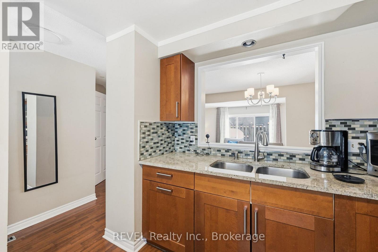 69 - 6767 Thorold Stone Road, Niagara Falls (Stamford), ON - Indoor Photo Showing Kitchen With Double Sink