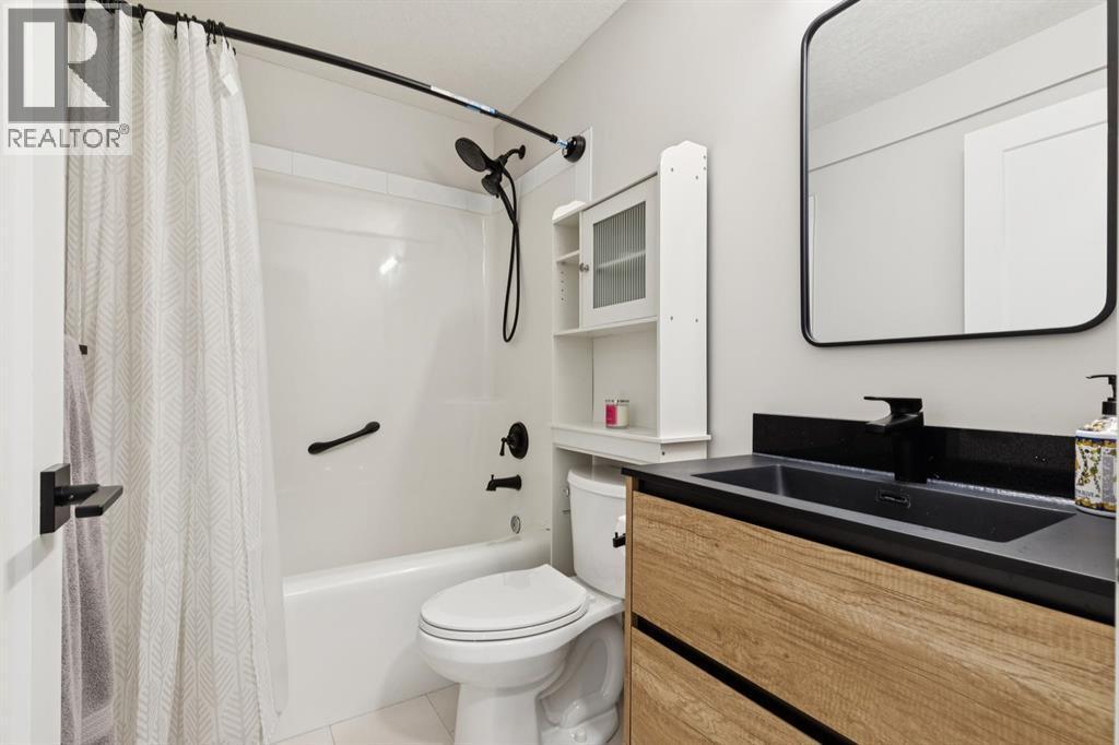 230 Chaparral Place Se, Calgary, AB - Indoor Photo Showing Bathroom