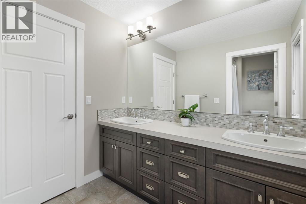 52 Elgin Estates View Se, Calgary, AB - Indoor Photo Showing Bathroom
