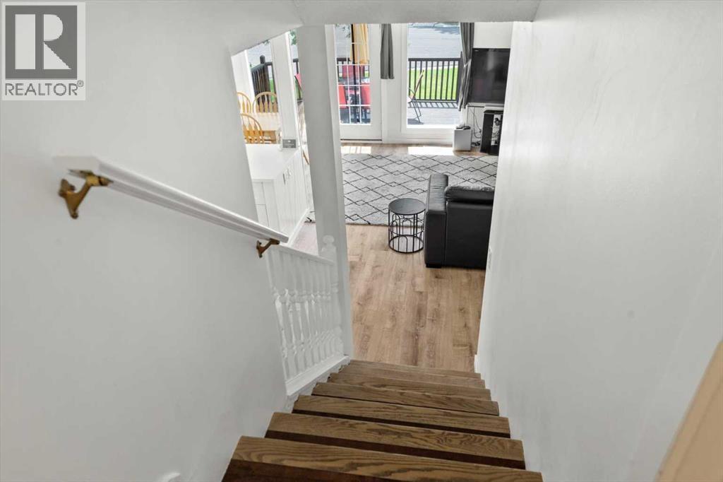 40 Bergen Place Nw, Calgary, AB - Indoor Photo Showing Other Room