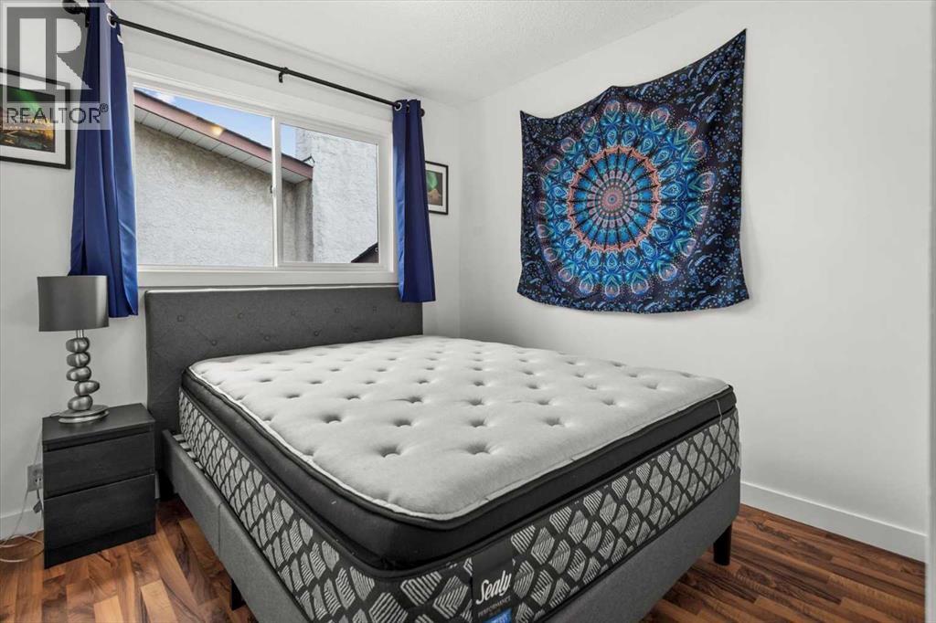 40 Bergen Place Nw, Calgary, AB - Indoor Photo Showing Bedroom