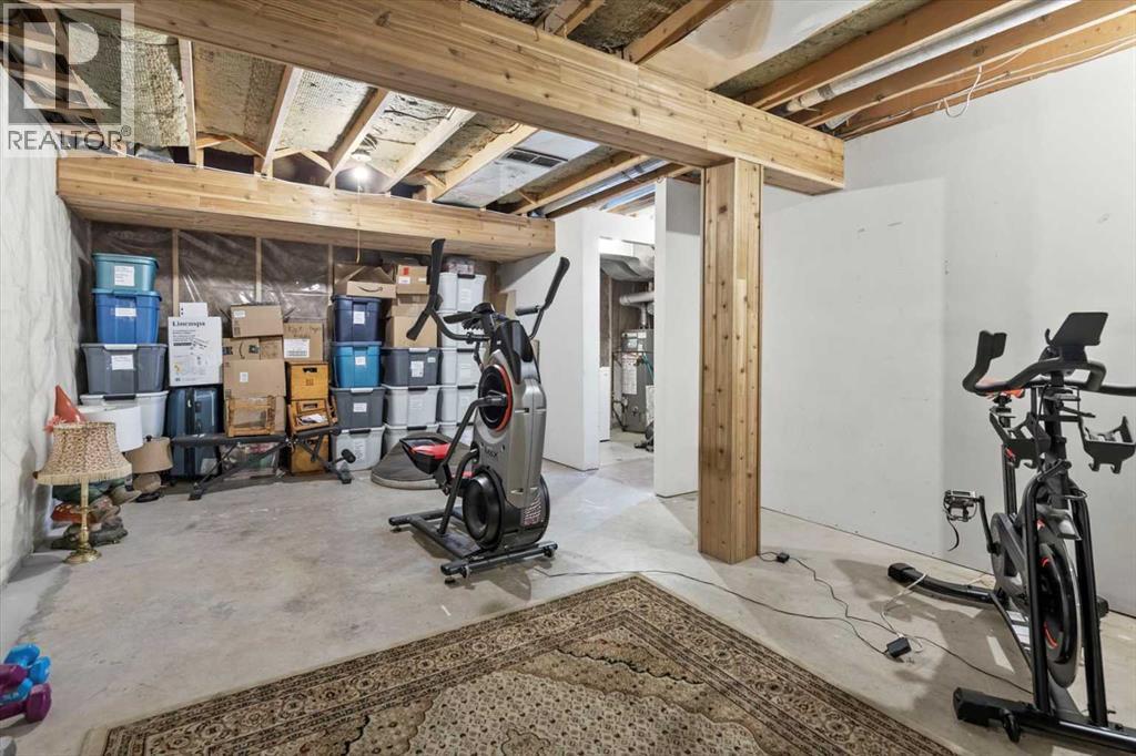 40 Bergen Place Nw, Calgary, AB - Indoor Photo Showing Gym Room