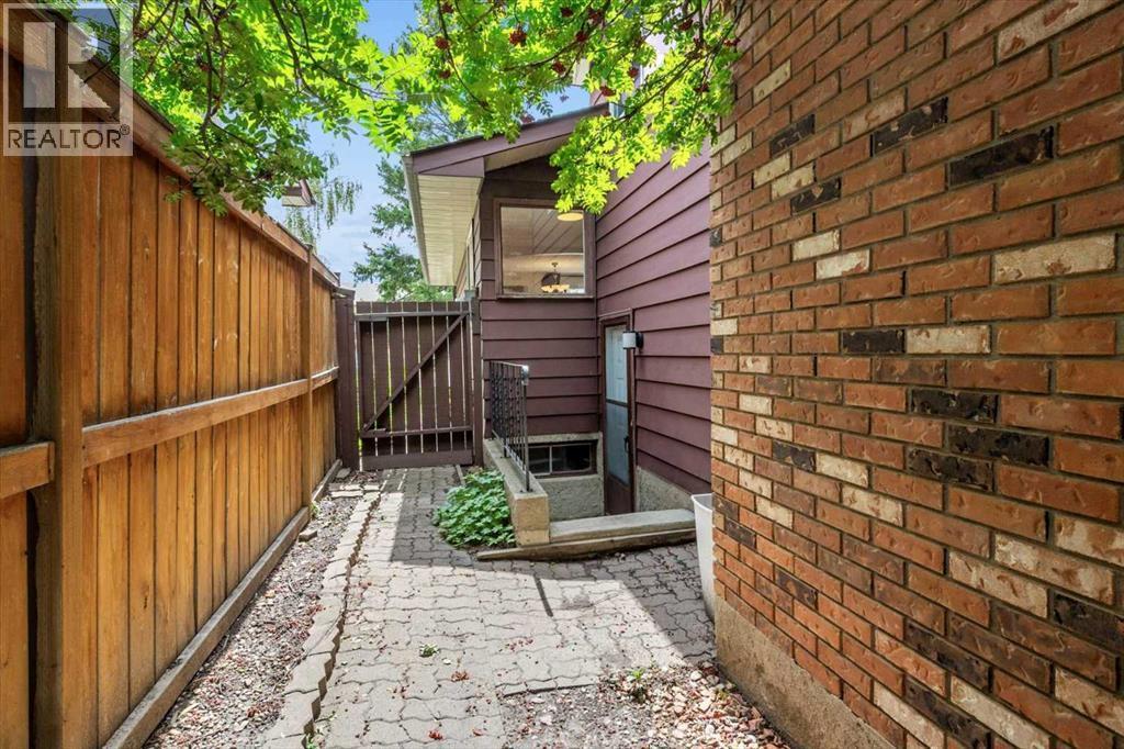 40 Bergen Place Nw, Calgary, AB - Outdoor With Exterior