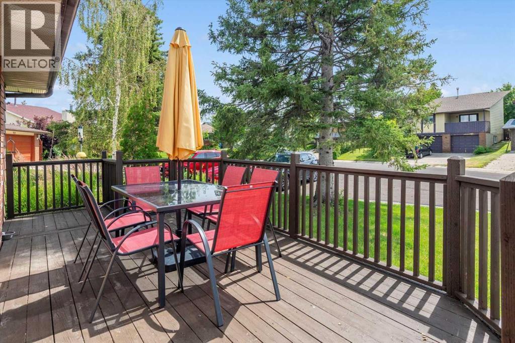 40 Bergen Place Nw, Calgary, AB - Outdoor With Deck Patio Veranda With Exterior