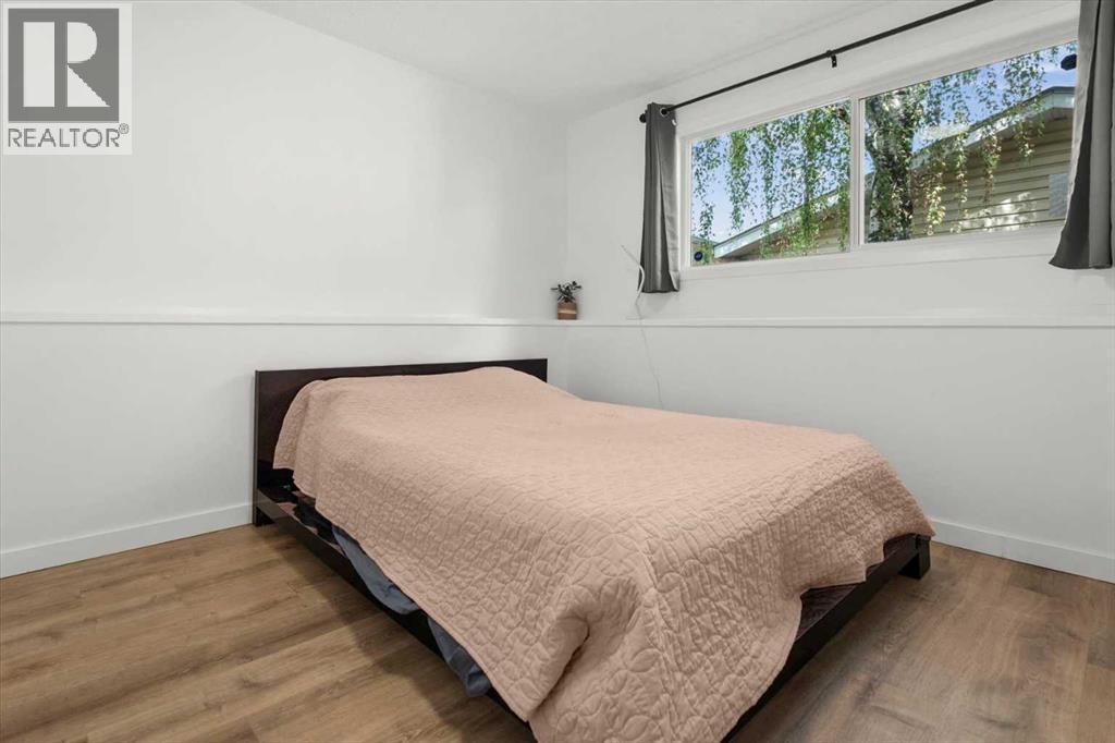 40 Bergen Place Nw, Calgary, AB - Indoor Photo Showing Bedroom