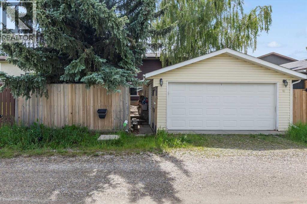 40 Bergen Place Nw, Calgary, AB - Outdoor
