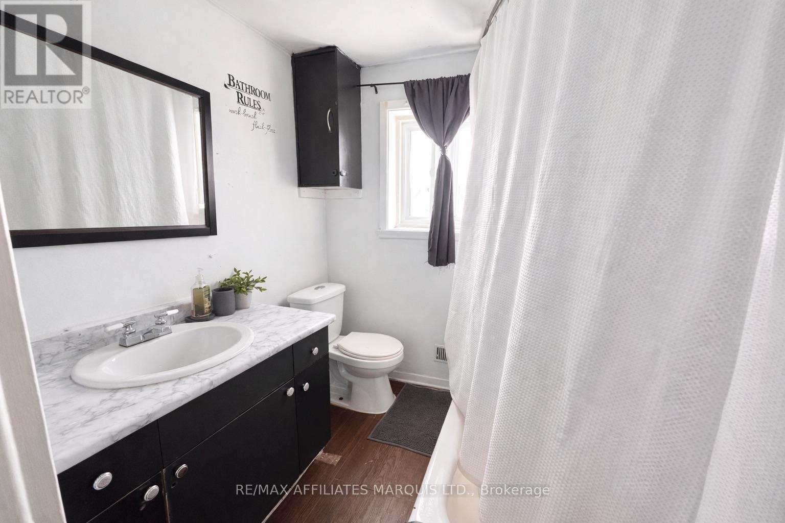 206. Items removed from photo via AI generator - 204-206 Guy Street, Cornwall, ON - Indoor Photo Showing Bathroom