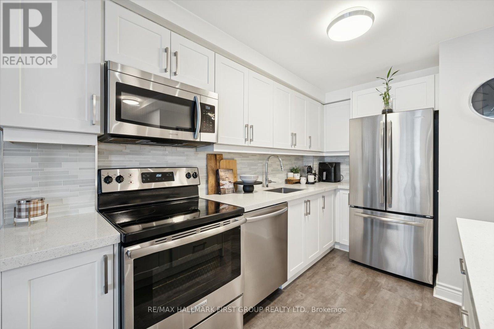 303 - 1540 Pickering Parkway, Pickering, ON - Indoor Photo Showing Kitchen With Stainless Steel Kitchen