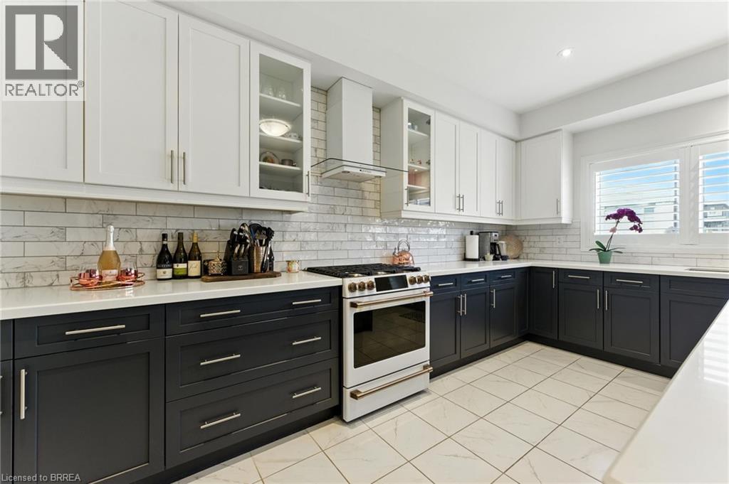 38 Lydia Lane, Paris, ON - Indoor Photo Showing Kitchen With Upgraded Kitchen