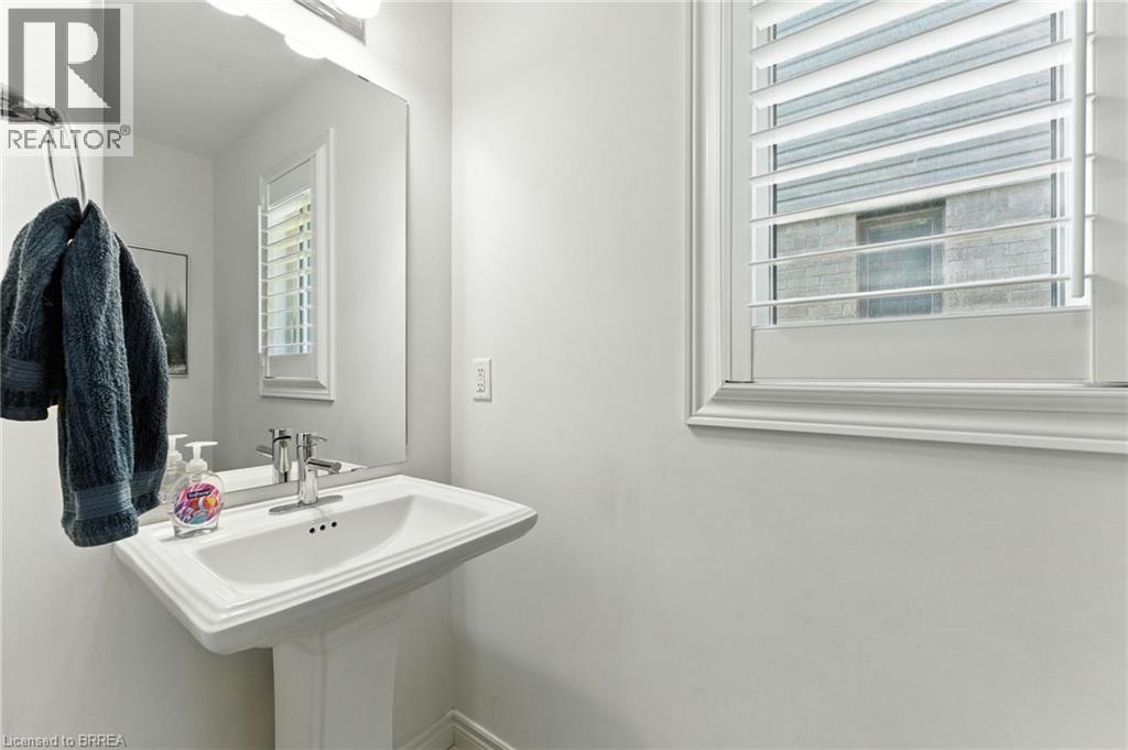 38 Lydia Lane, Paris, ON - Indoor Photo Showing Bathroom