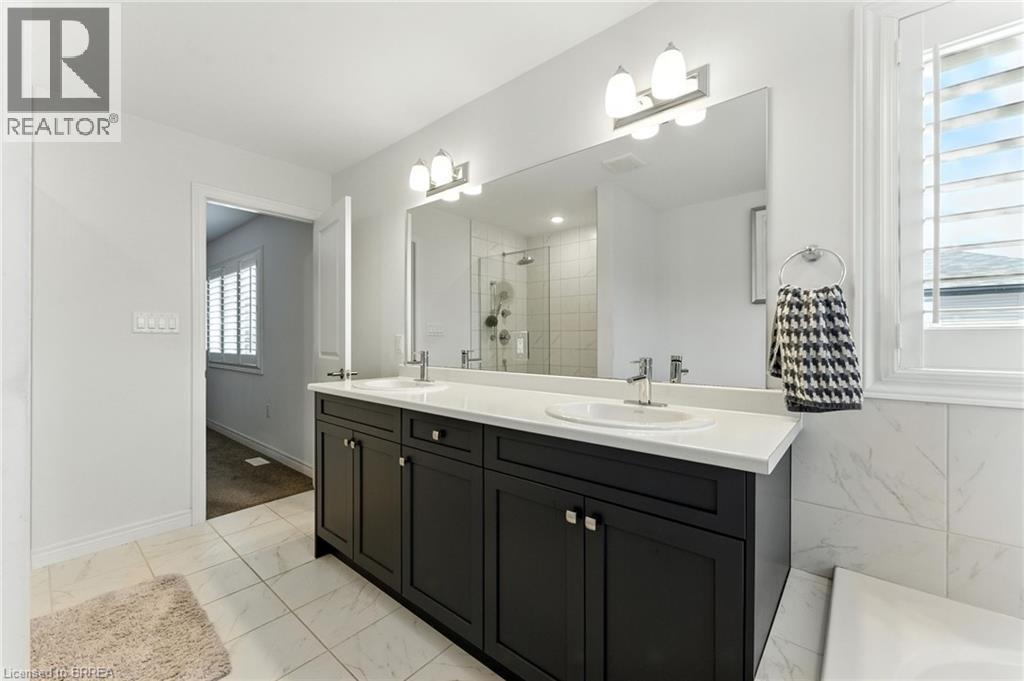 38 Lydia Lane, Paris, ON - Indoor Photo Showing Bathroom