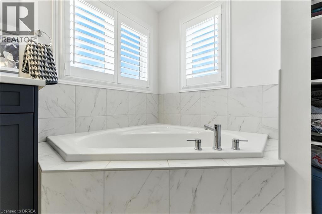 38 Lydia Lane, Paris, ON - Indoor Photo Showing Bathroom