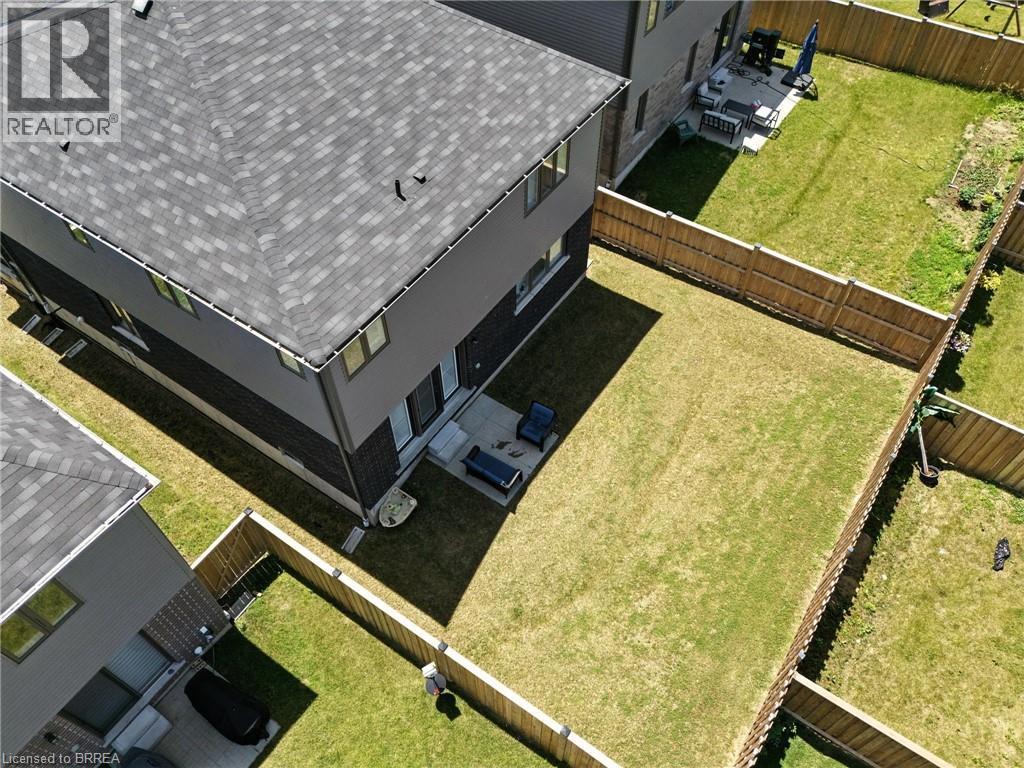 38 Lydia Lane, Paris, ON - Outdoor