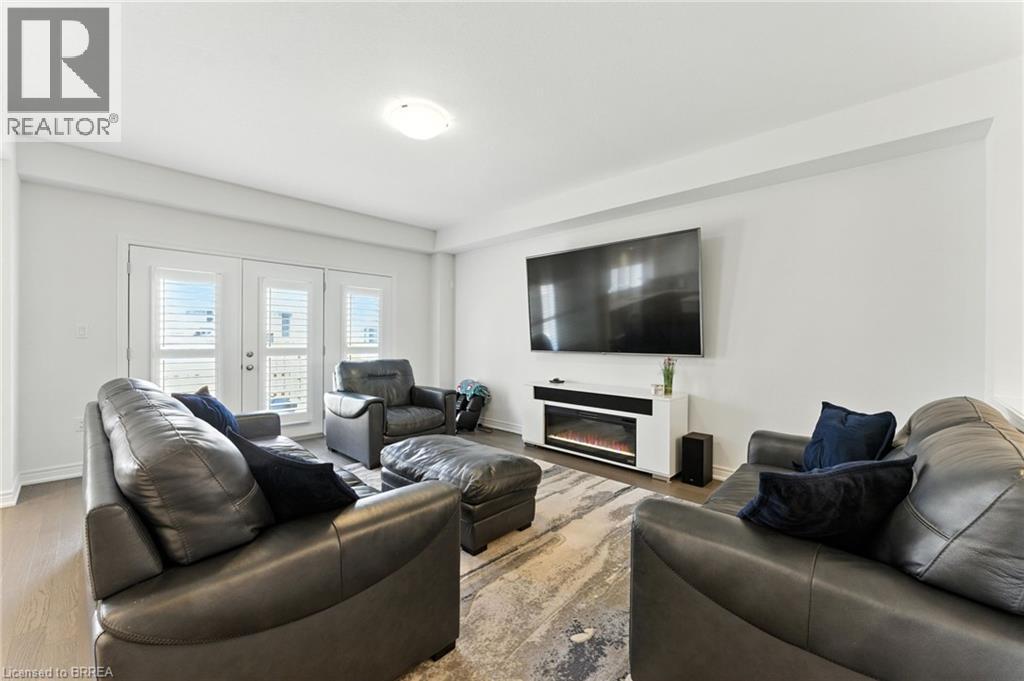 38 Lydia Lane, Paris, ON - Indoor Photo Showing Living Room