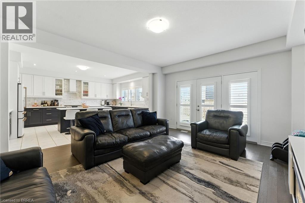 38 Lydia Lane, Paris, ON - Indoor Photo Showing Living Room