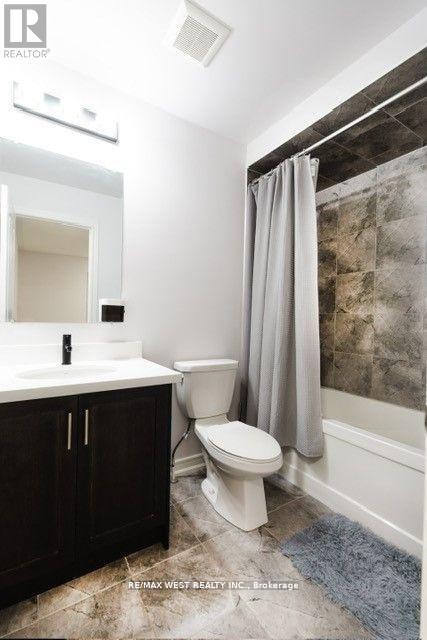 31 Frederick Taylor Way, East Gwillimbury, ON - Indoor Photo Showing Bathroom