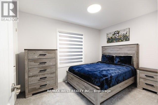 31 Frederick Taylor Way, East Gwillimbury, ON - Indoor Photo Showing Bedroom