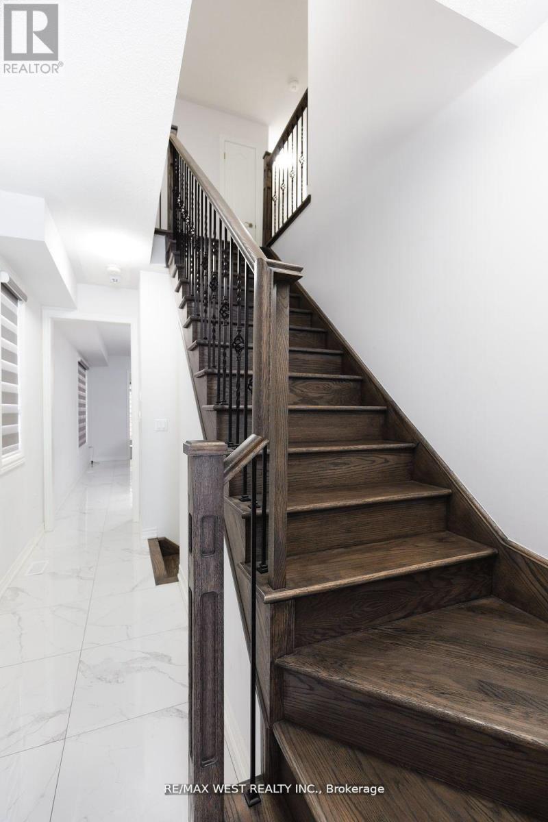 31 Frederick Taylor Way, East Gwillimbury, ON - Indoor Photo Showing Other Room