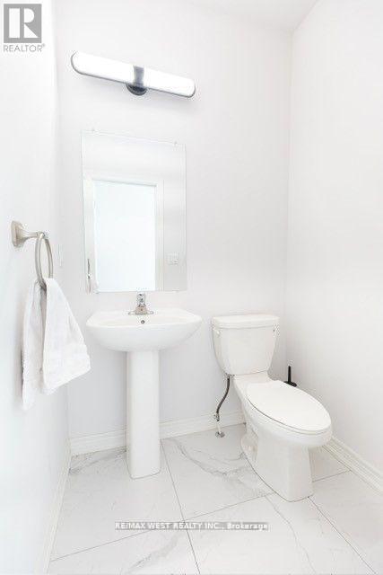 31 Frederick Taylor Way, East Gwillimbury, ON - Indoor Photo Showing Bathroom