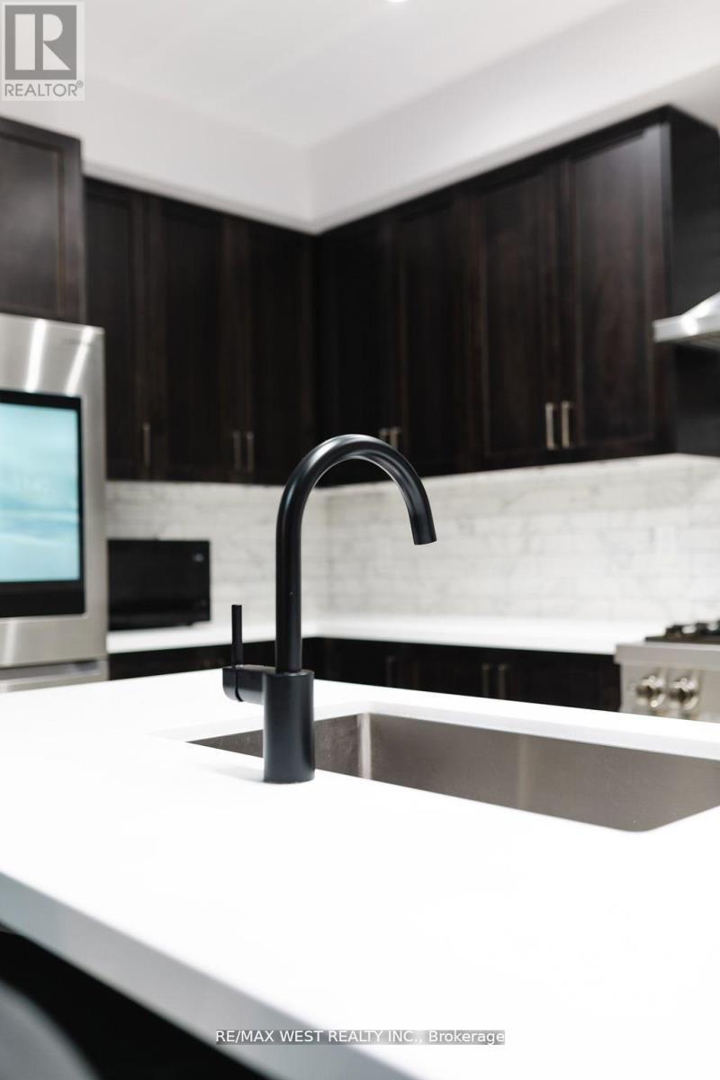 31 Frederick Taylor Way, East Gwillimbury, ON - Indoor