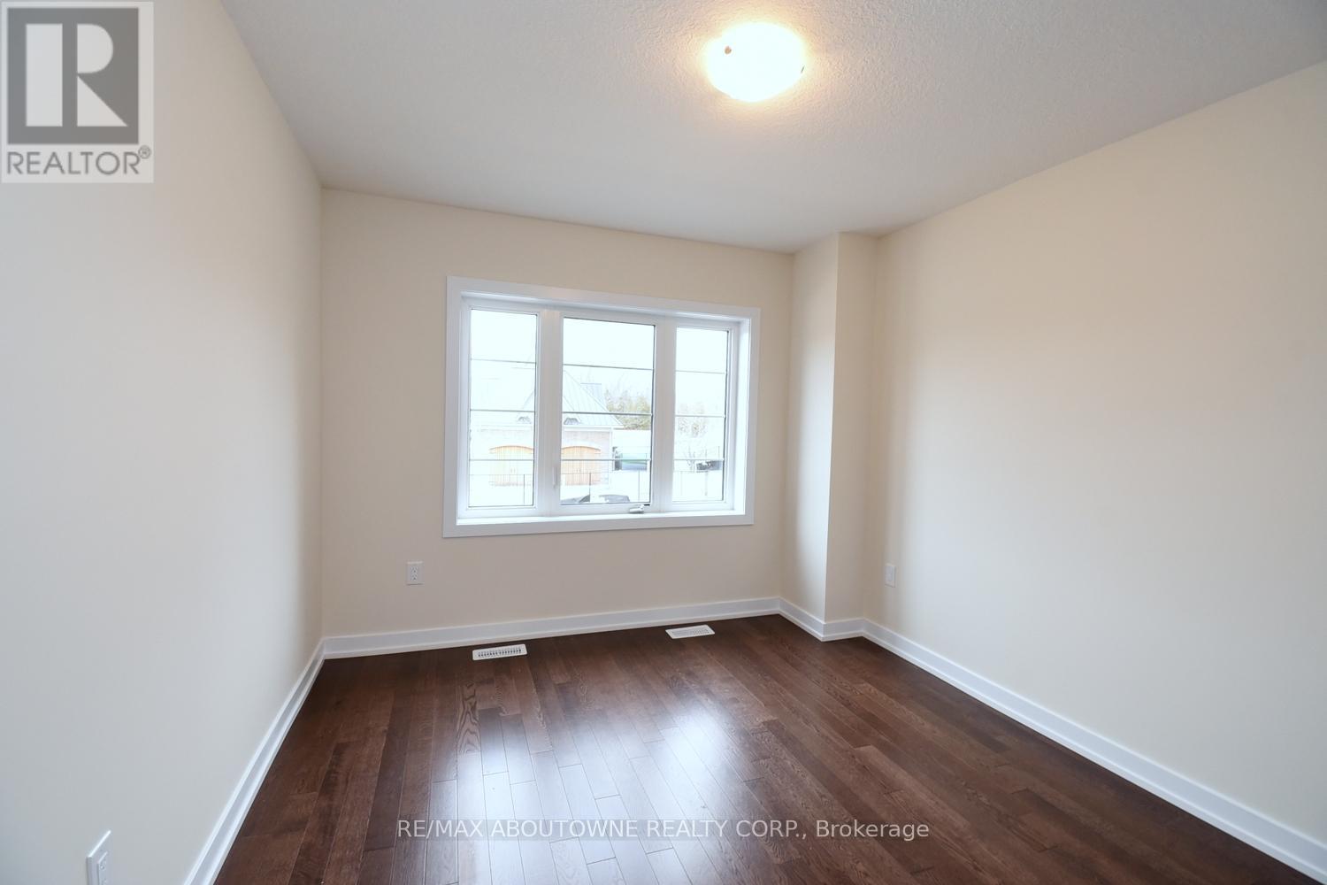 2 Sundin Drive S, Haldimand, ON - Indoor Photo Showing Other Room