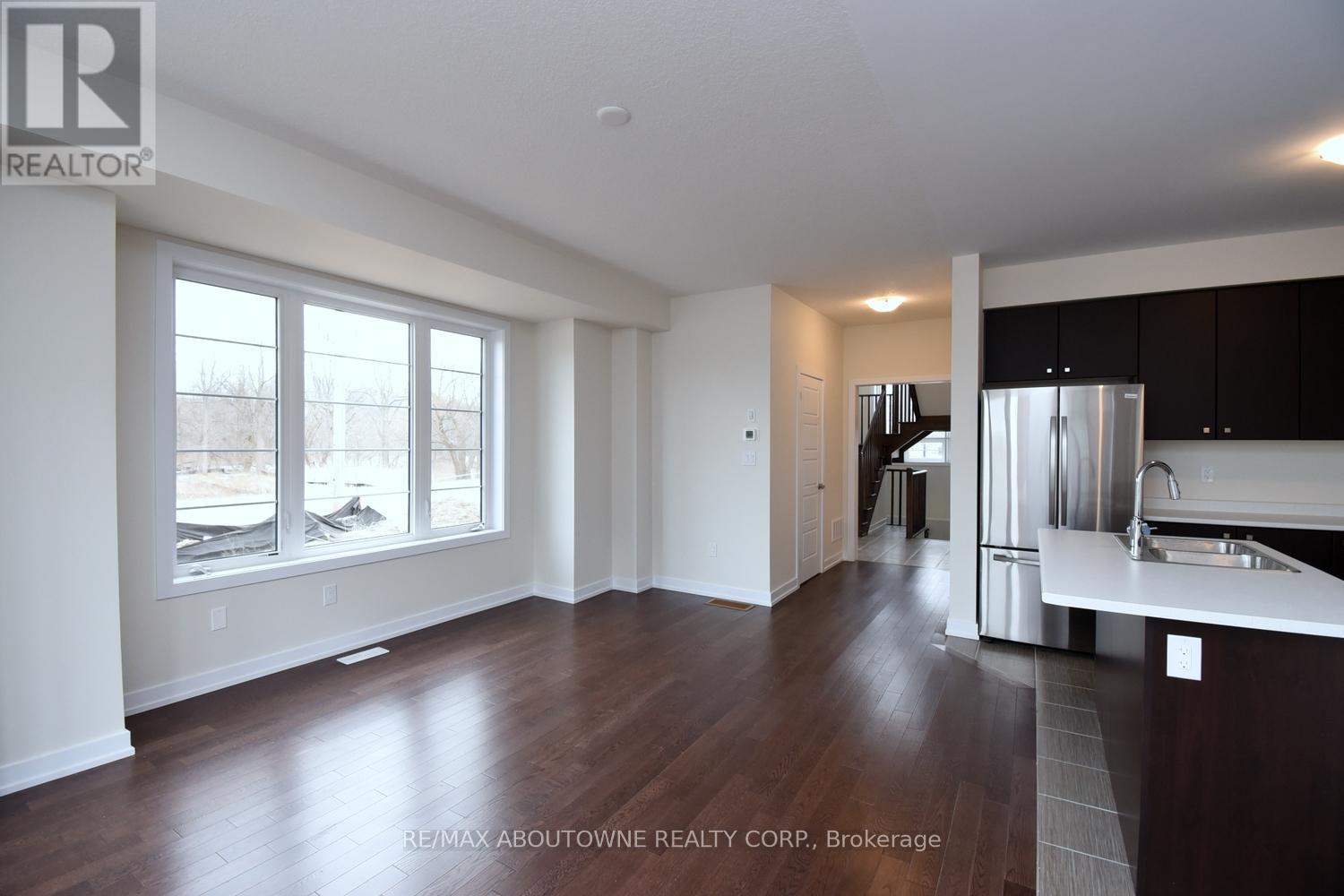 2 Sundin Drive S, Haldimand, ON - Indoor Photo Showing Kitchen With Double Sink