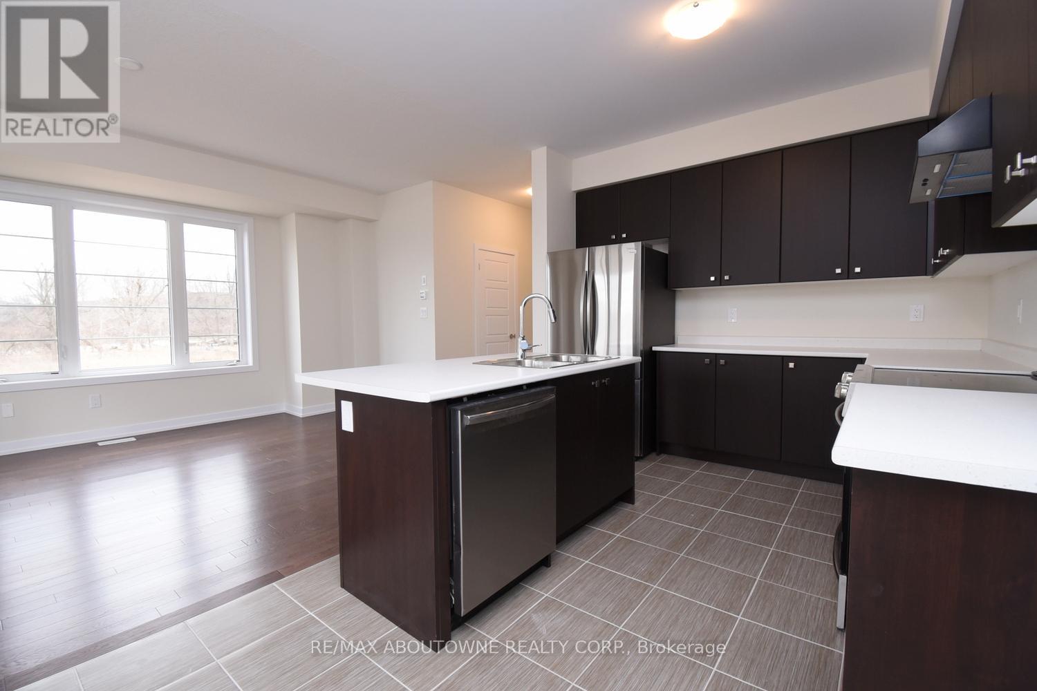 2 Sundin Drive S, Haldimand, ON - Indoor Photo Showing Kitchen