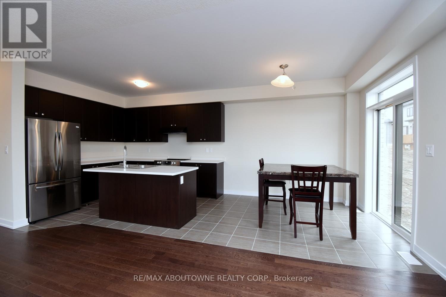 2 Sundin Drive S, Haldimand, ON - Indoor Photo Showing Kitchen