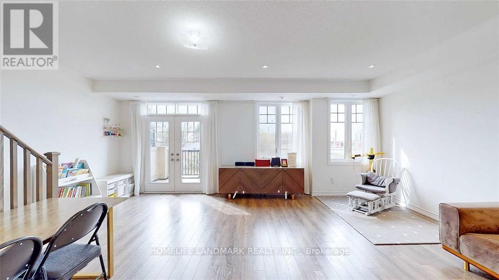 484 Arthur Bonner Avenue, Markham, ON - Indoor Photo Showing Living Room