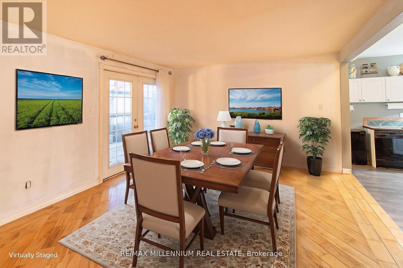 3021 Pinegrove Road, Springwater, ON - Indoor Photo Showing Dining Room