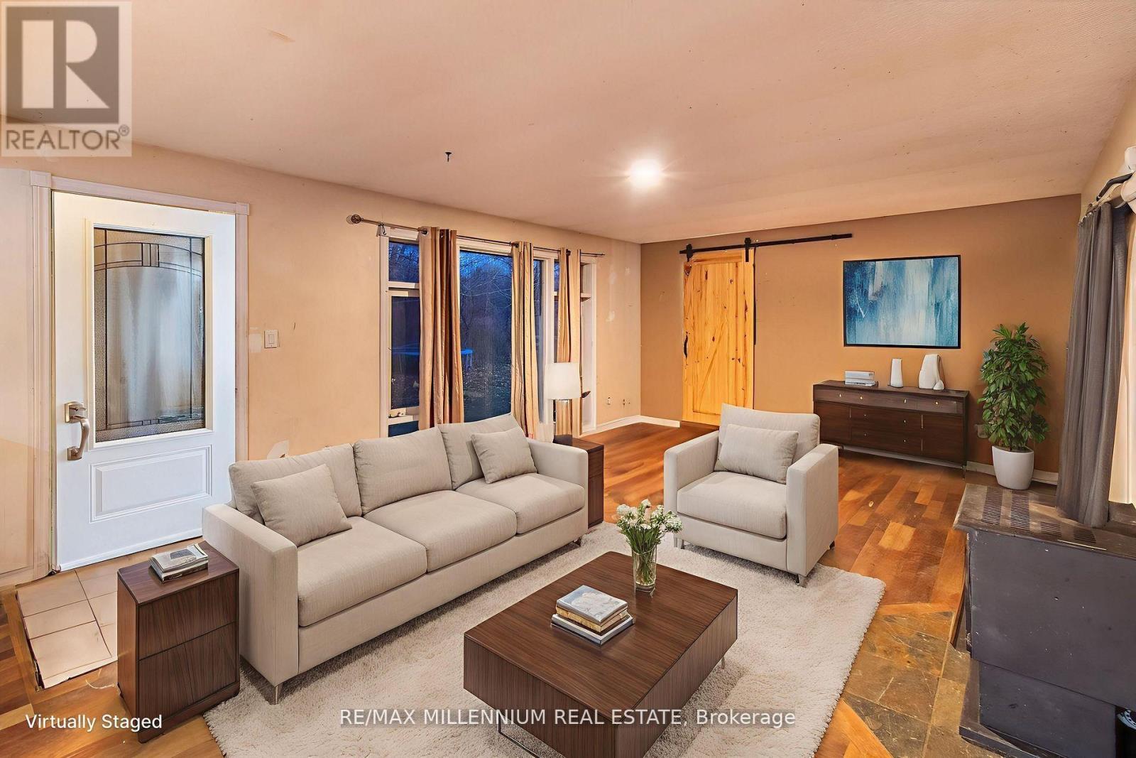 3021 Pinegrove Road, Springwater, ON - Indoor Photo Showing Living Room