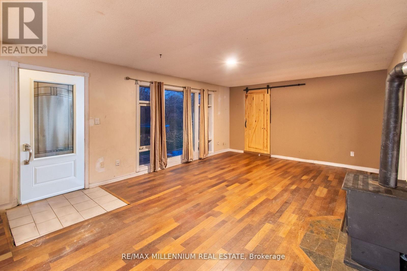 3021 Pinegrove Road, Springwater, ON - Indoor Photo Showing Other Room