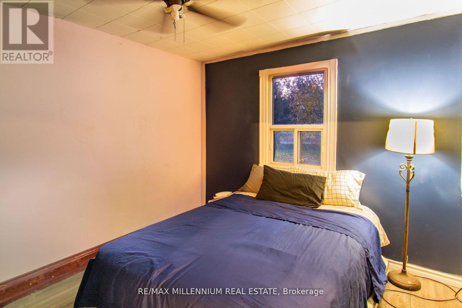 3021 Pinegrove Road, Springwater, ON - Indoor Photo Showing Bedroom