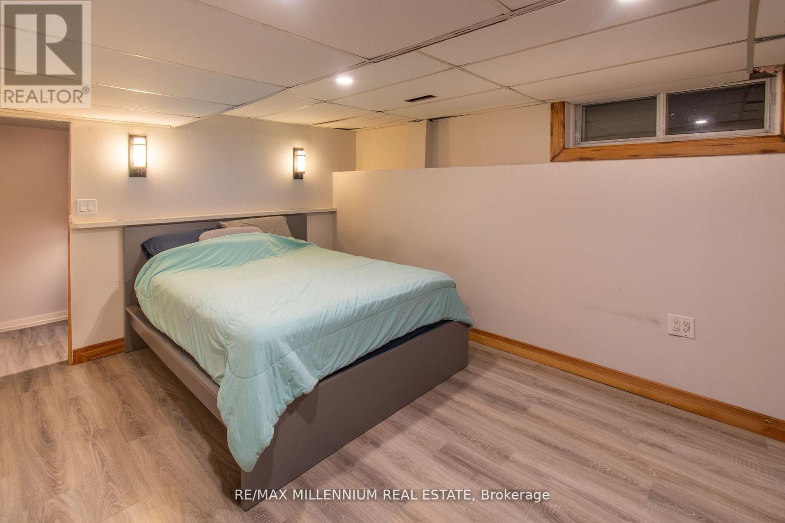 3021 Pinegrove Road, Springwater, ON - Indoor Photo Showing Bedroom