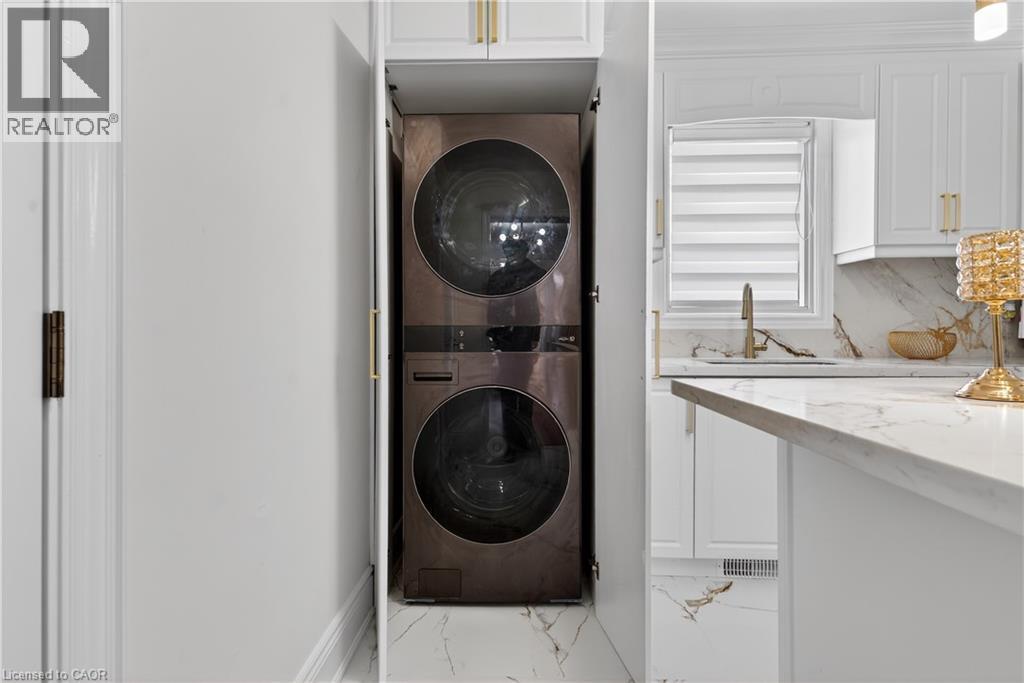 23 Edward Street, Hamilton, ON - Indoor Photo Showing Laundry Room