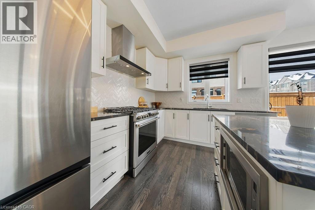 175 Blackbird Way, Mount Hope, ON - Indoor Photo Showing Kitchen With Stainless Steel Kitchen With Upgraded Kitchen
