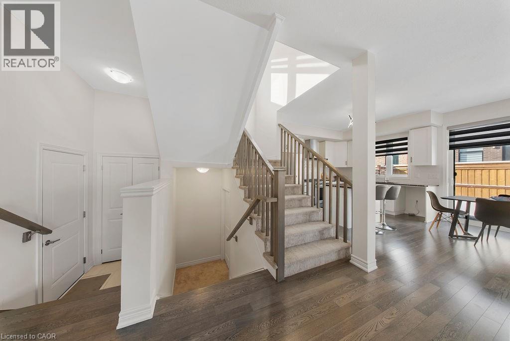 175 Blackbird Way, Mount Hope, ON - Indoor Photo Showing Other Room