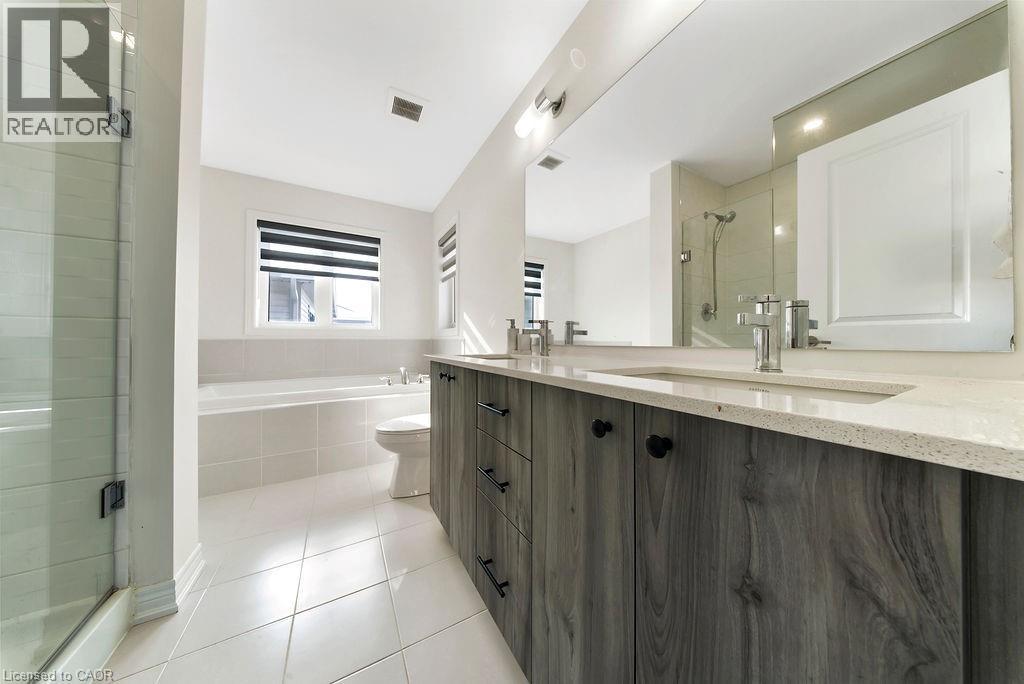 175 Blackbird Way, Mount Hope, ON - Indoor Photo Showing Bathroom